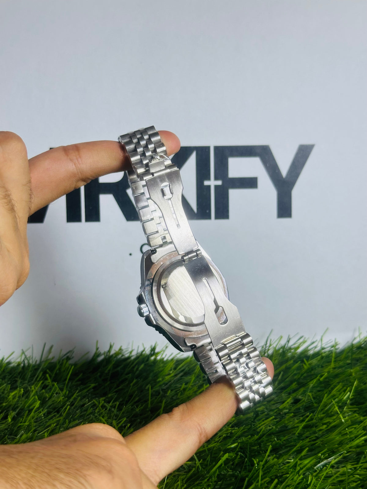 Prestige Silver Watch — Diamond Accents & Presidential Bracelet