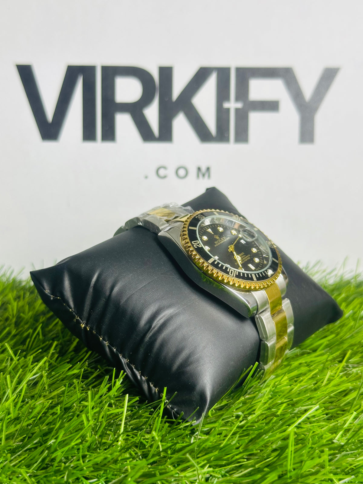 Classic Diver's Submariner Watch — Two-Tone Steel & Black Dial