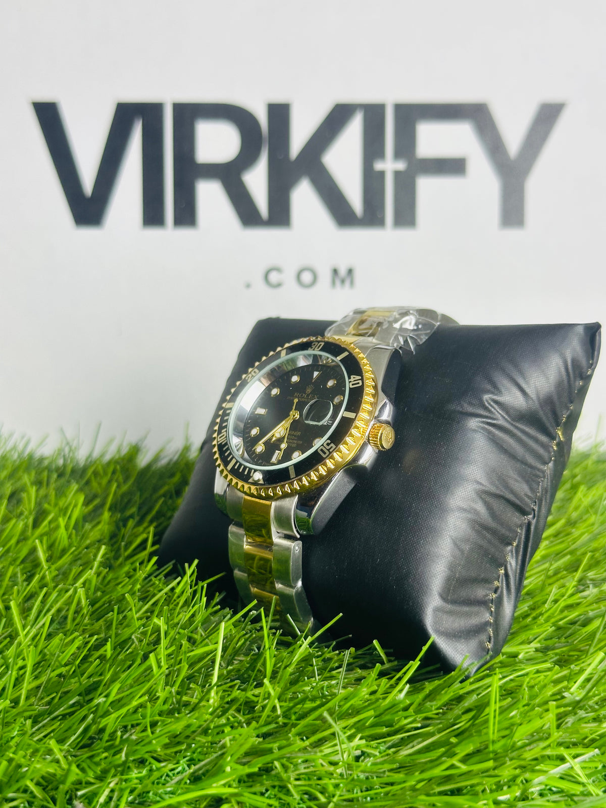 Classic Diver's Submariner Watch — Two-Tone Steel & Black Dial